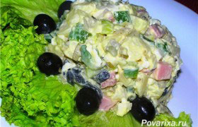 Овощной салат с ветчиной, кукурузой и сладким перцем