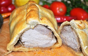 Свинина, запеченная в тесте