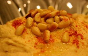 Хумус с кедровыми орешками