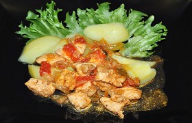 Тушеная курица по-венгерски (Пёркёльт)