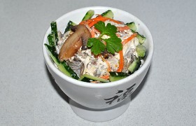 Салат из курицы с шампиньонами и морковью по-корейски