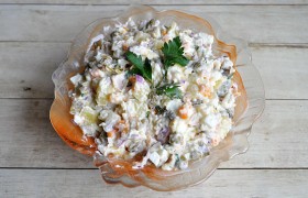 Салат Оливье с копченой курицей