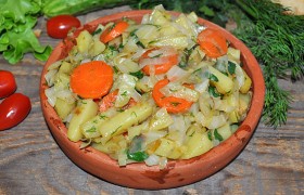 Капуста с картошкой, овощное рагу