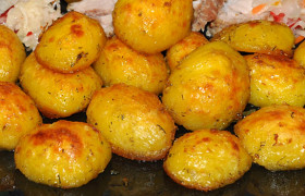 Запеченный в духовке картофель с корочкой